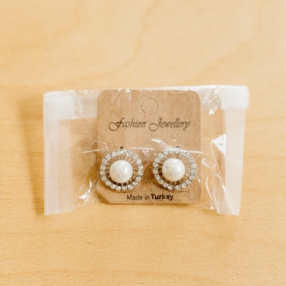 Fashion Jewelry Jewelry - Clear Rhinestone, Pearl, & Silver Post Earrings